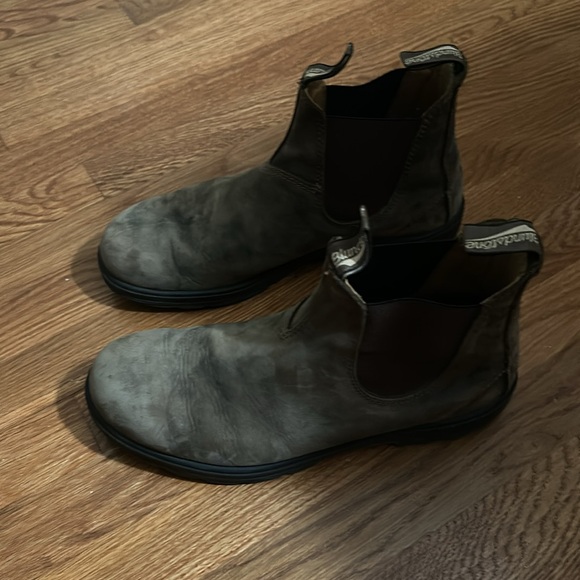 Size 10 Blundstones. - Picture 2 of 6